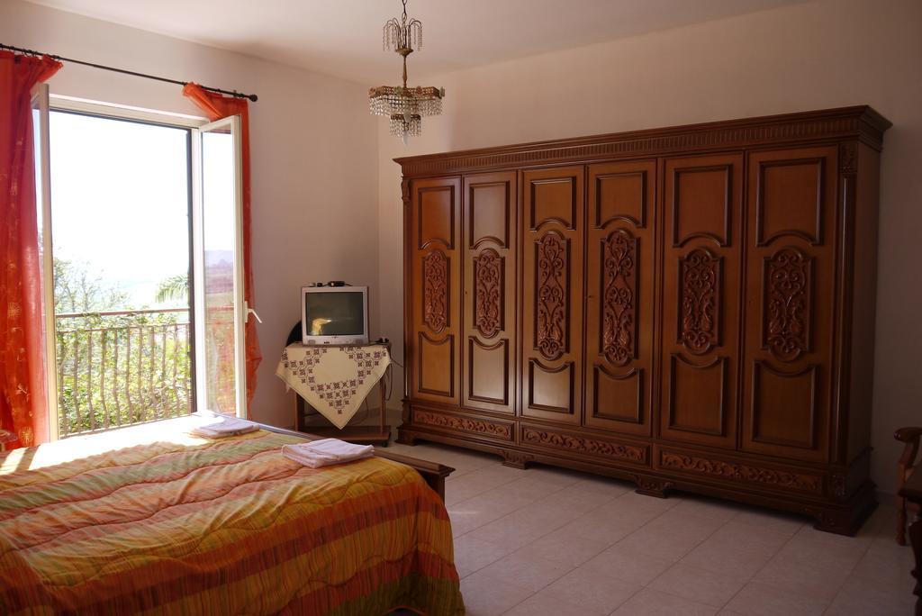 Casa Vacanze Laura Villa Калтанисета Екстериор снимка