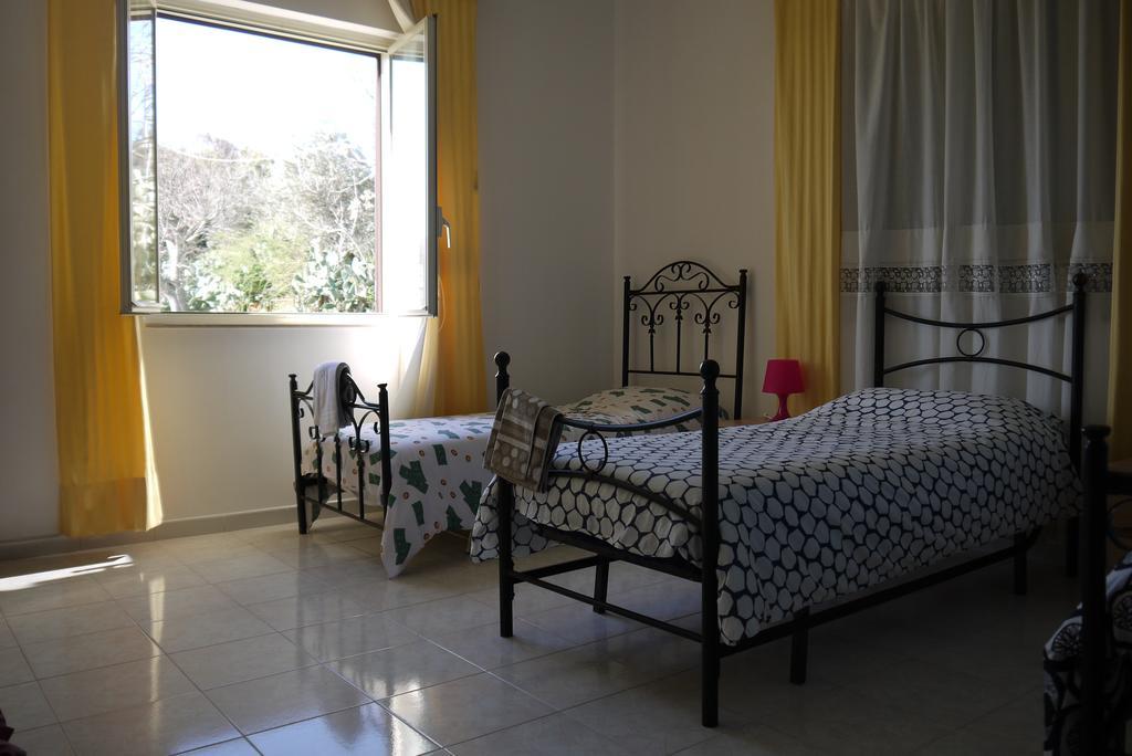 Casa Vacanze Laura Villa Калтанисета Стая снимка